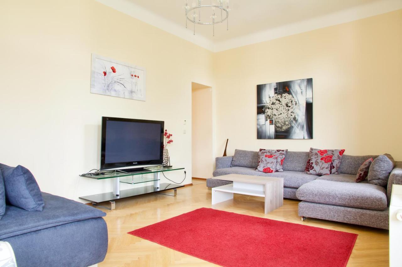 Ubytovani 1204 Na Ulici Krale Jiriho Apartment Карлови Вари Екстериор снимка